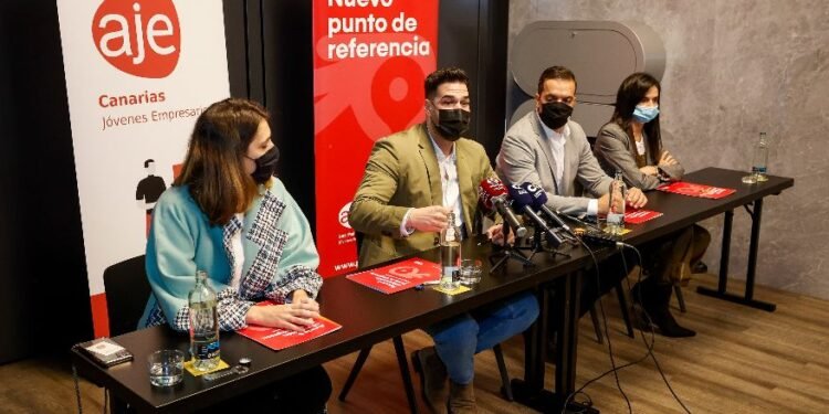 La Junta Regional de la Asociación de Jóvenes Empresarios de Canarias en su primer encuentro presencial del año