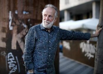 Entrevista a Pancho Varona, el sábado estará en el Centro Cultural Guaires con su espectáculo «Yo me bajo en Atocha»