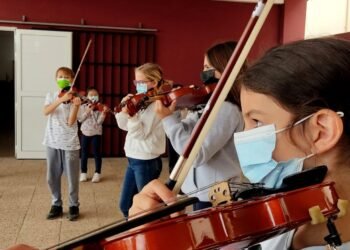 Entrevista a Laura Brito, el proyecto «Barrios Orquestados» impulsa una campaña de crowfunding para financiar instrumentos para su alumnado