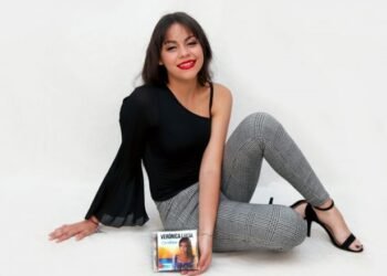 La cantante Verónica Lucía presenta el vídeo oficial de Luna Llena