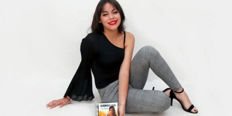 La cantante Verónica Lucía presenta el vídeo oficial de Luna Llena