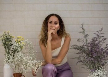 La cantautora Sylvie Hernández inaugura una nueva edición del ciclo de ‘Patios En (Cantados)’