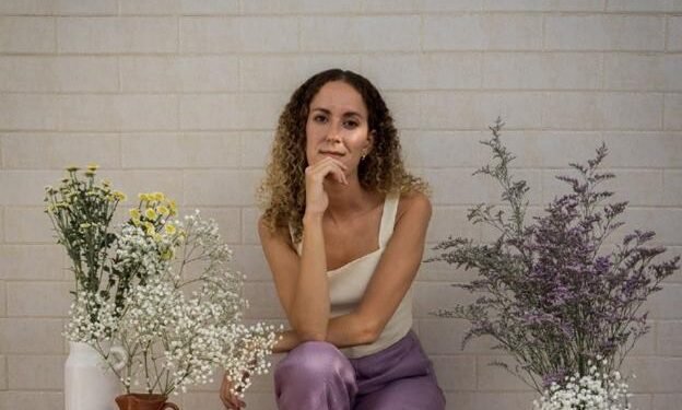 La cantautora Sylvie Hernández inaugura una nueva edición del ciclo de ‘Patios En (Cantados)’