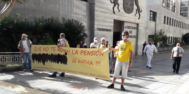 La Asociación Plataforma en Defensa de las Pensiones Públicas en Gran Canaria se manifiesta cada lunes